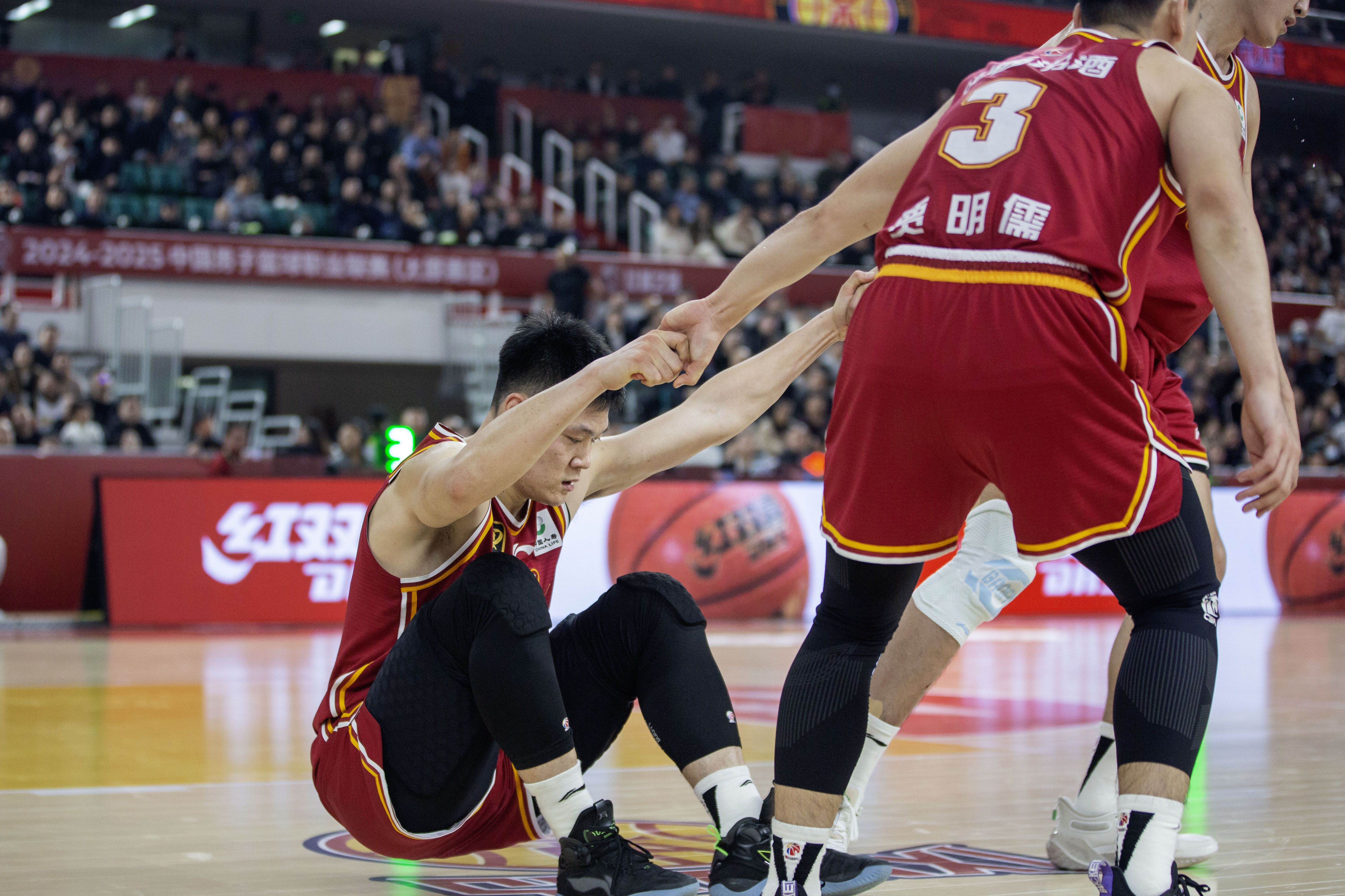 新疆队主场迎战，积极备战比赛