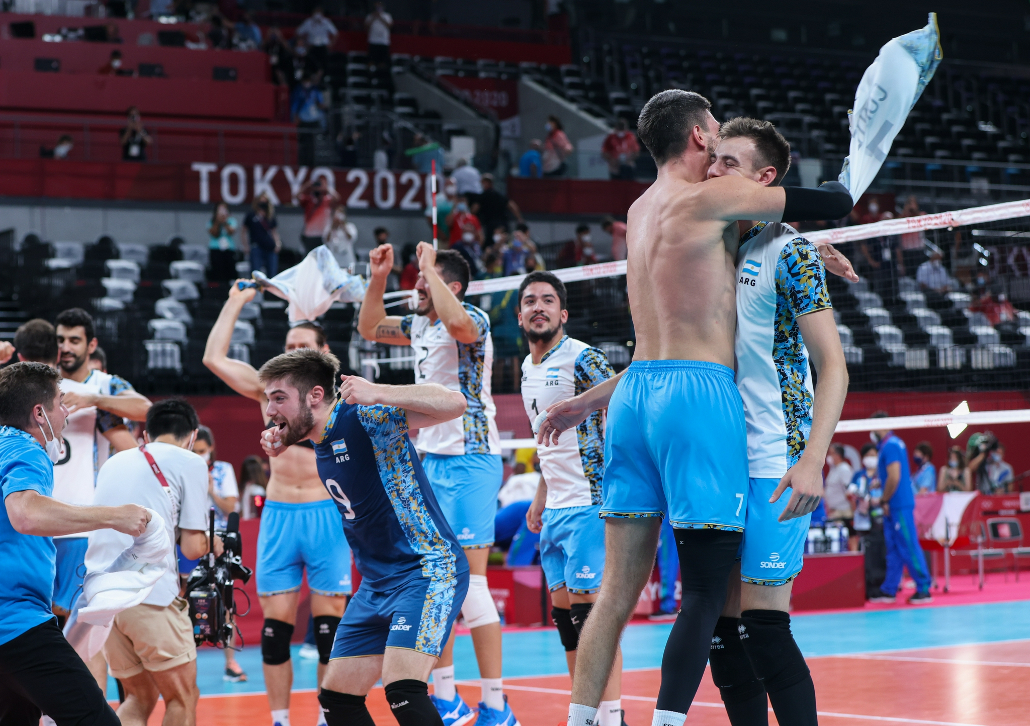 雷火电竞简介-阿根廷运动员荣获游泳项目铜牌