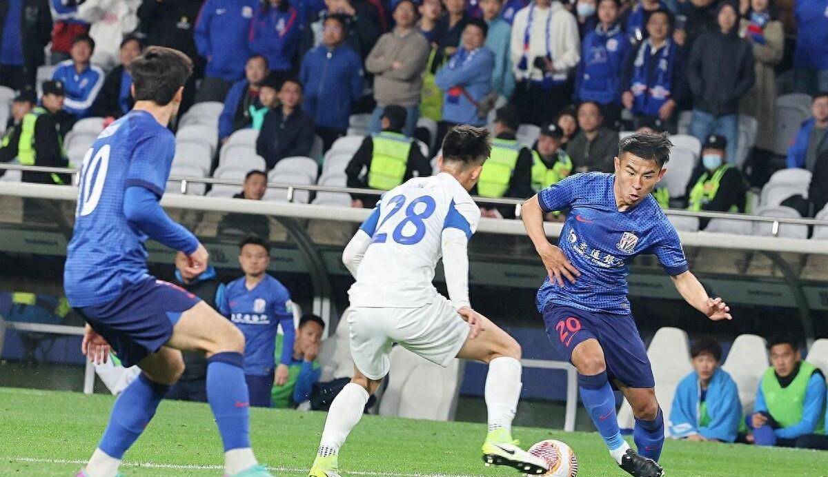 上港客场击败申花,保持领跑优势 上港客场击败申花,保持领跑优势