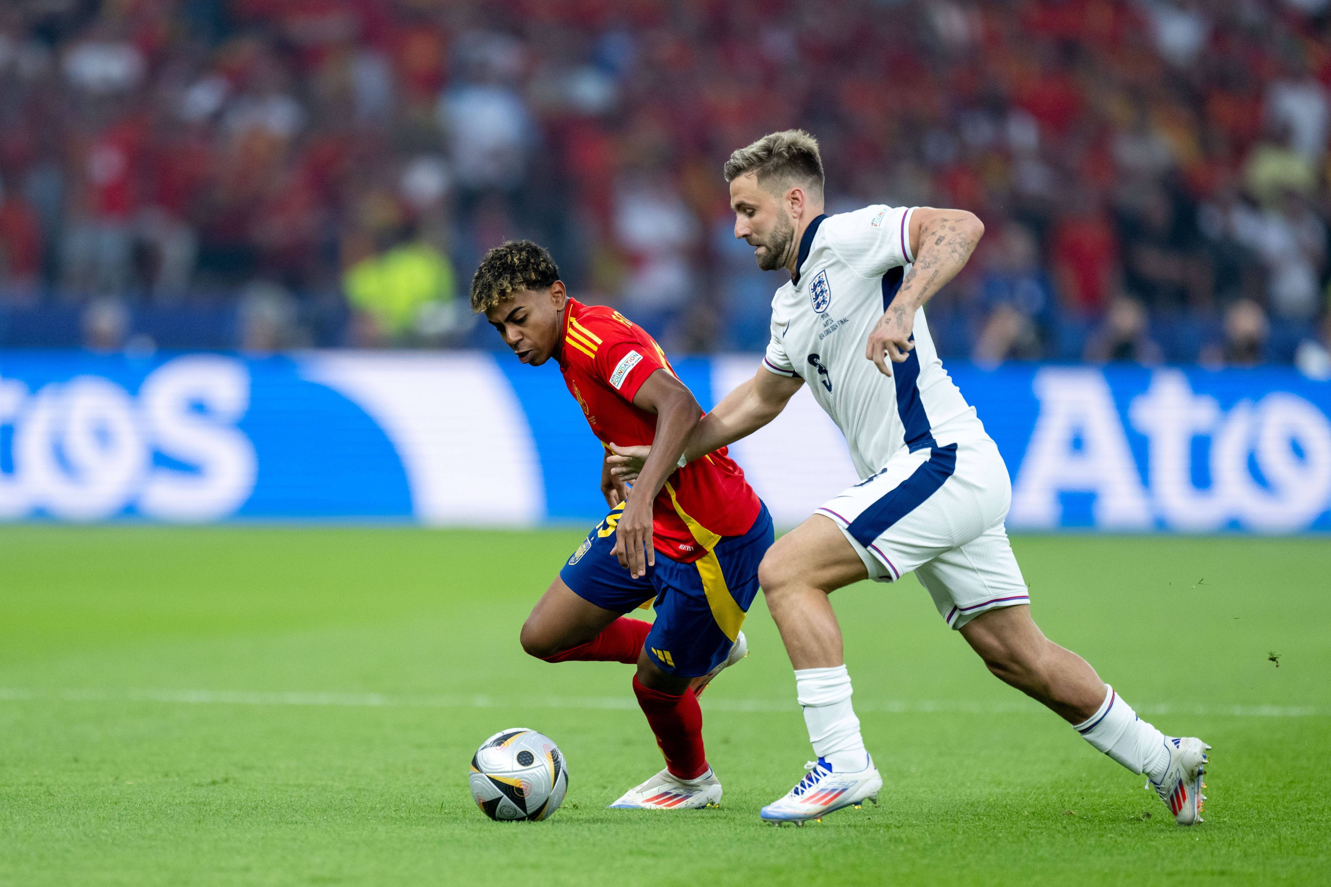 雷火电竞入驻-欧洲杯预选赛精彩瞬间大盘点