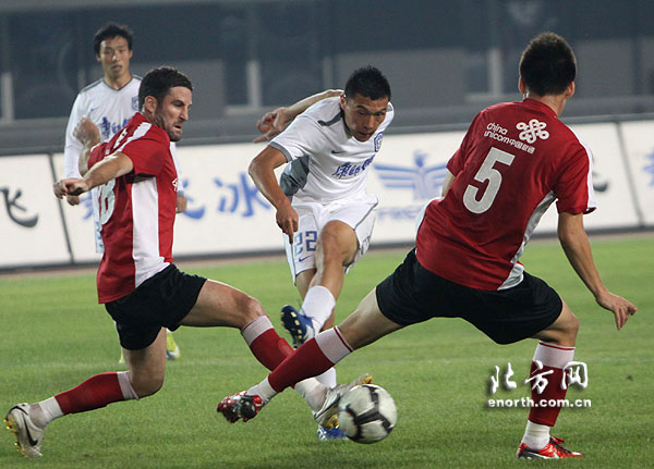 辽宁宏运前锋连续破门，为球队努力赢得分