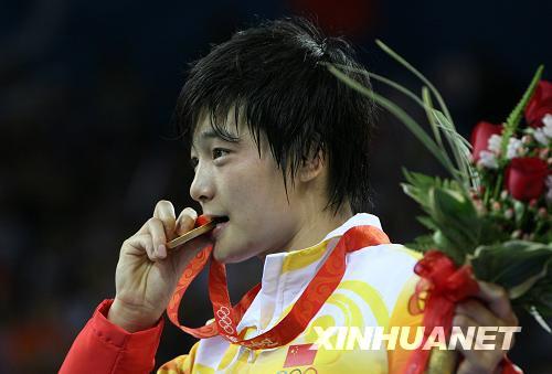 保加利亚射击选手引领全场,夺得冠军 保加利亚射击选手引领全场,夺得冠军