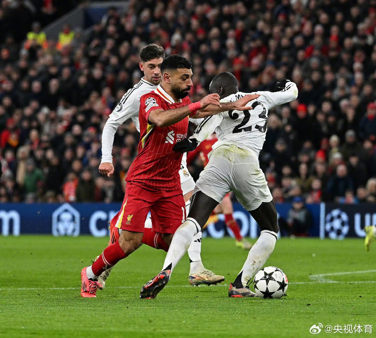利物浦客场击败AC米兰，晋级欧冠半决