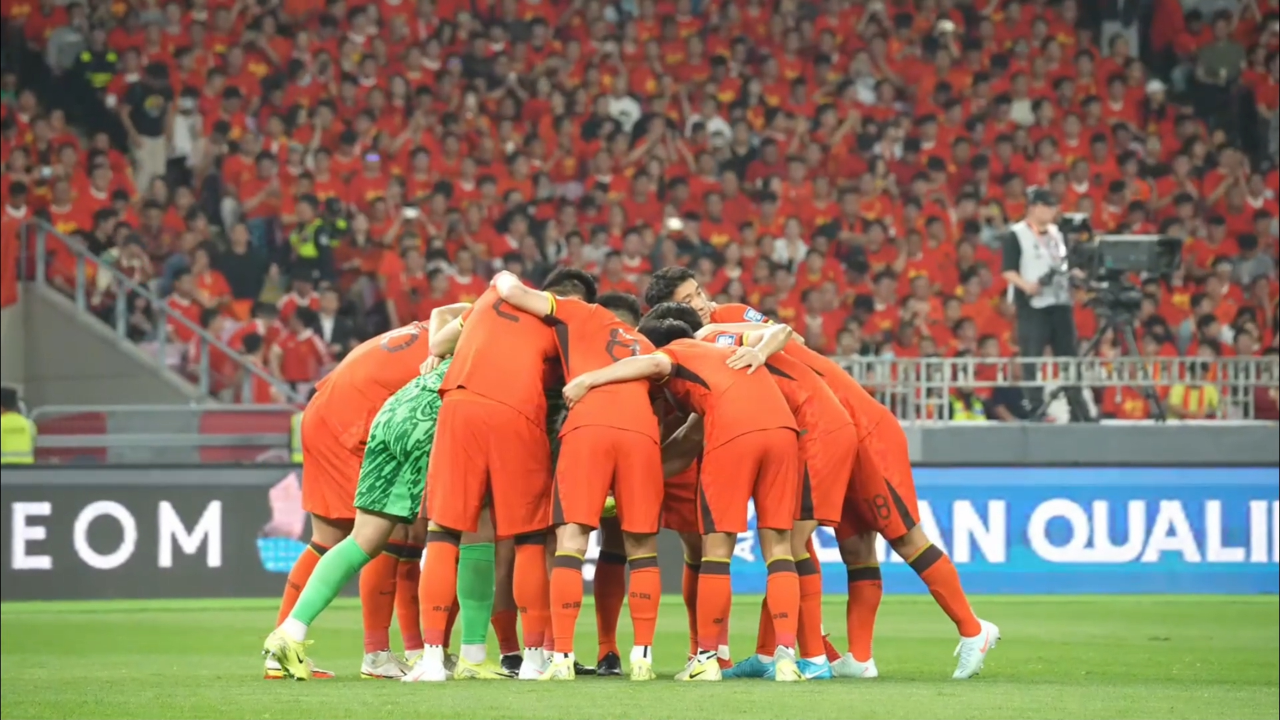 足球对阵再次打响，球迷热情高涨的简单介绍