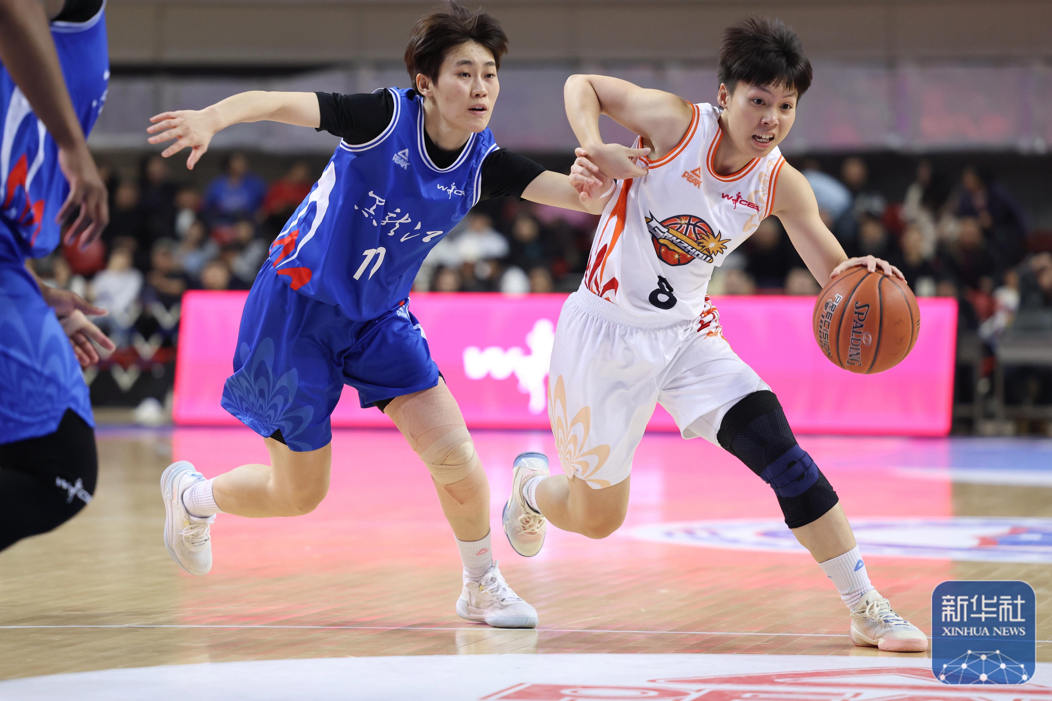 包含参赛选手在赛场上斗志昂扬，迈向辉煌的词条