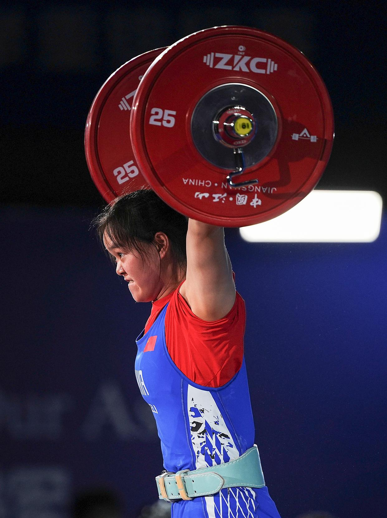 韩国选手在举重赛中力挫对手的简单介绍