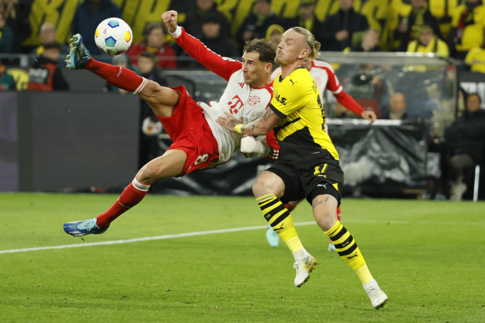 包含拜仁慕尼黑遭遇意外，被多特蒙德逼平的词条