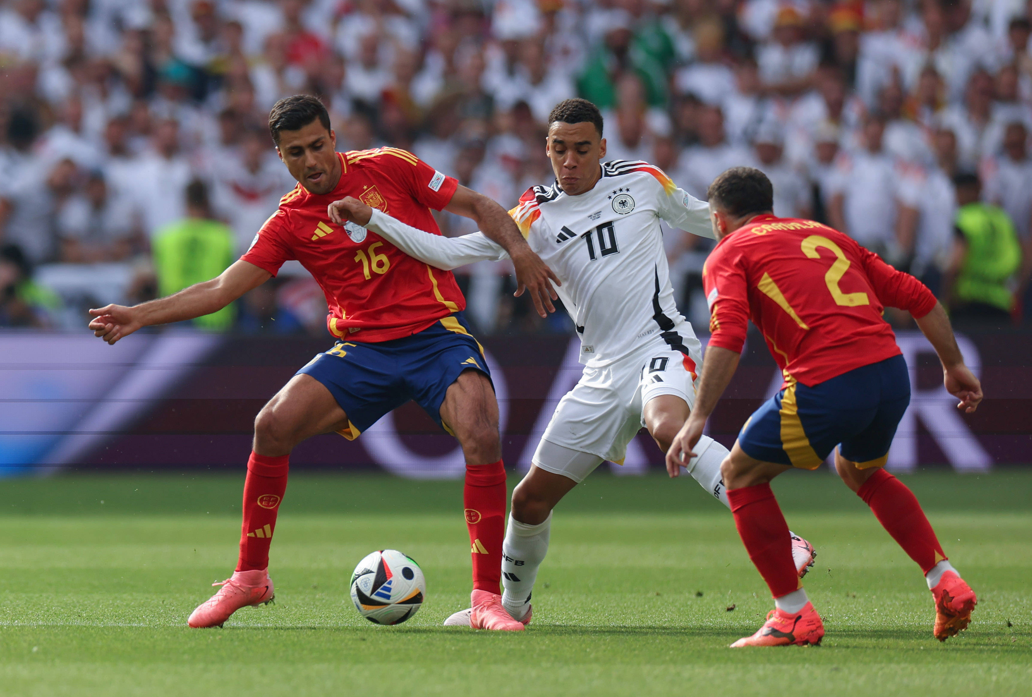 包含西班牙队近况不佳,备战欧预赛遇困难的词条 包含西班牙队近况不佳,备战欧预赛遇困难的词条