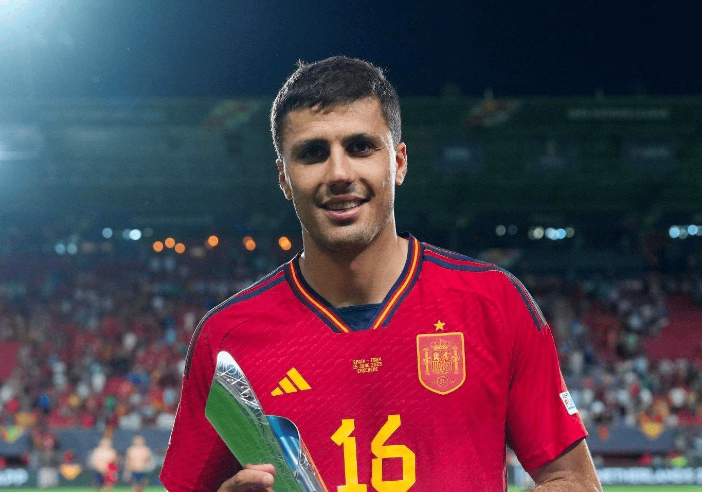 关于丹麦队战胜对手，赢得一场关键胜利的信息