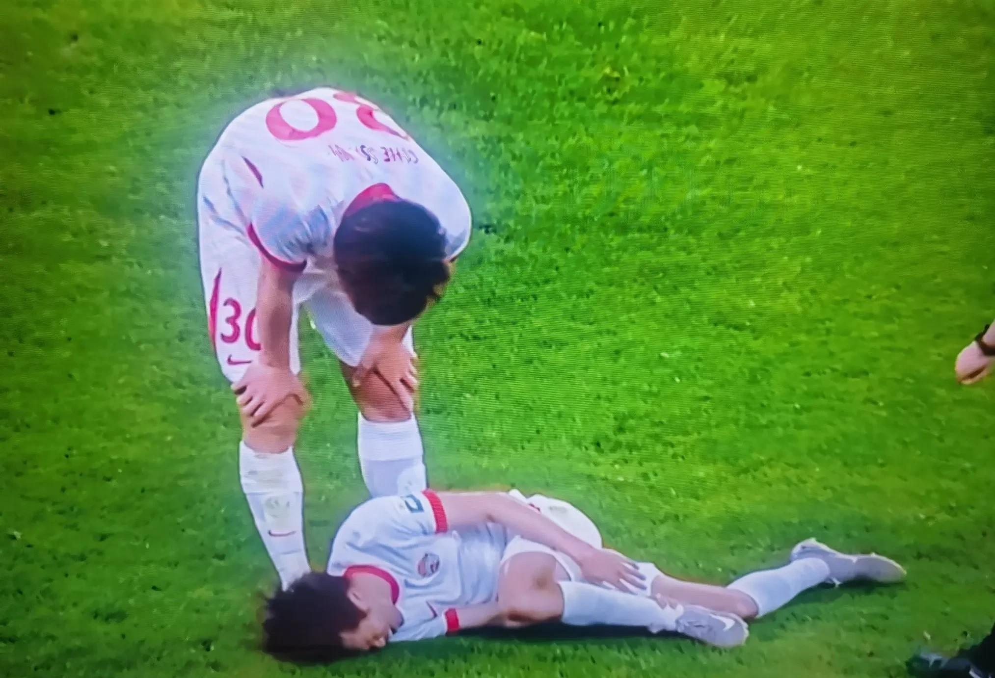 关于比分胶着，双方球队势均力敌展开激战的信息