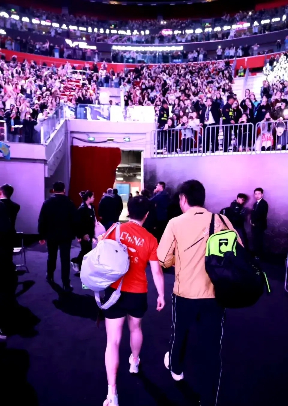 关于S赛传奇谢幕，球迷泪洒赛场的信息