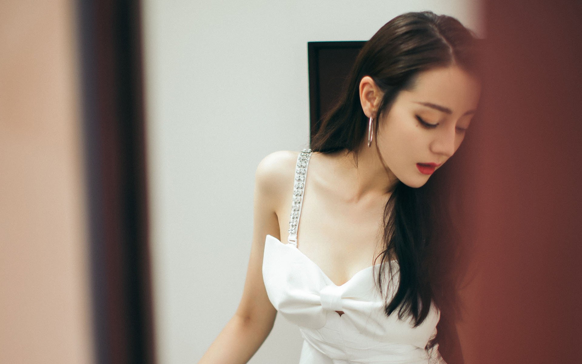 闪电划破美洲杯夜空，阿尔瓦雷斯双响，哥伦比亚3-0轻取巴拉圭