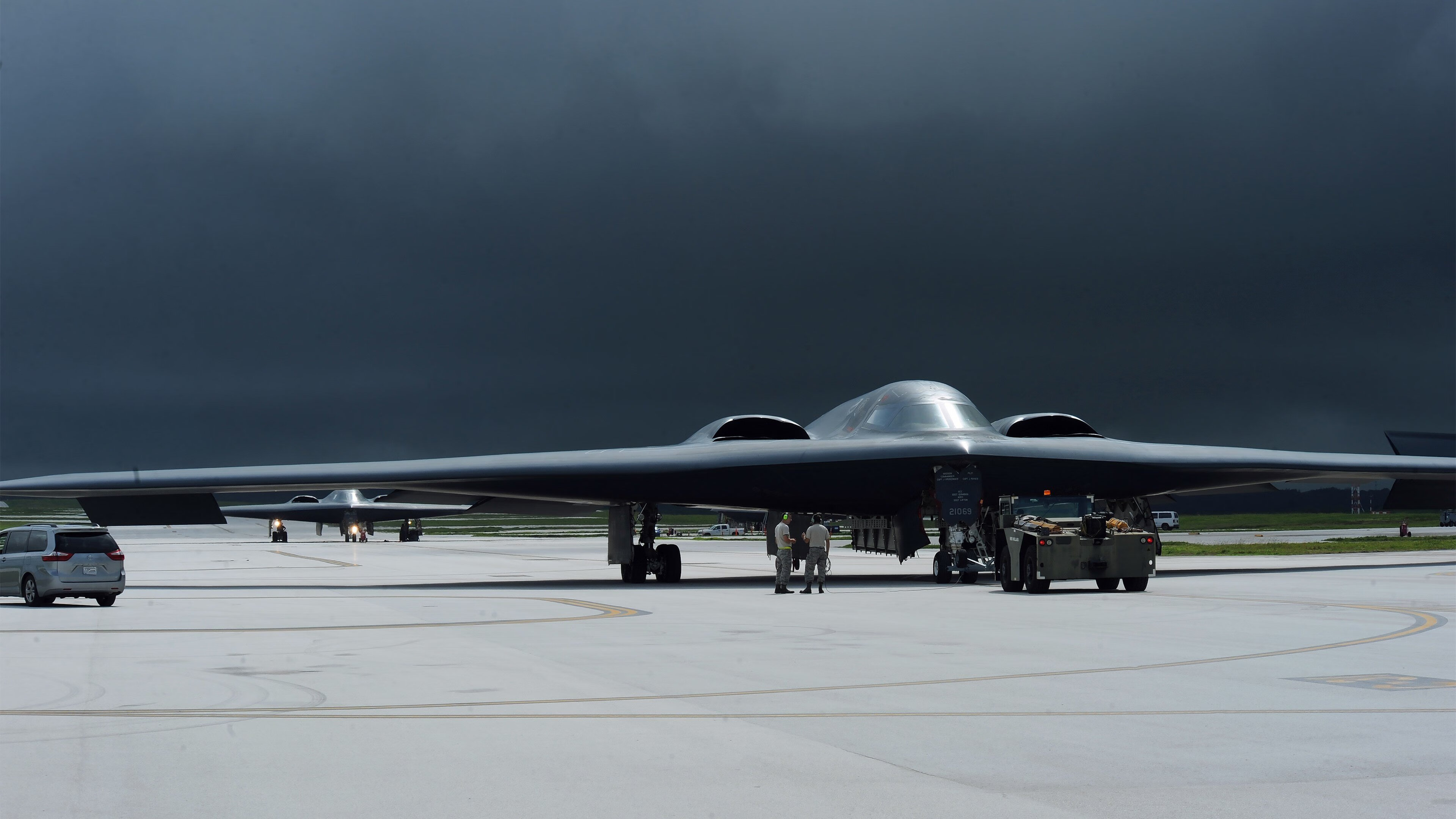 基于此，我为你构思了一篇具有唯一性的文章，将这场虚构的比赛打造成一场传统篮球智慧与现代天赋风暴的对决